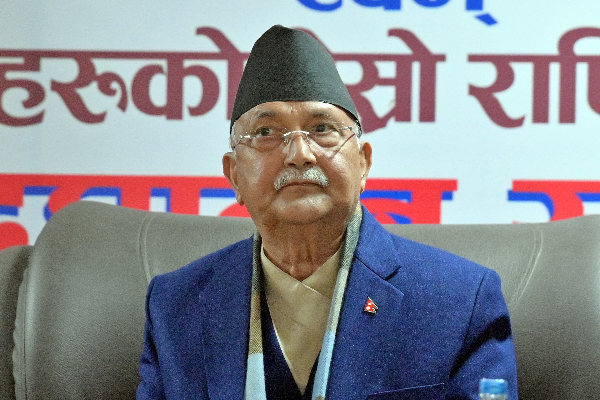 प्रधानमन्त्री ओलीका दुई रणनीति: माधव नेपाल पक्षको सामूहिक राजीनामा गराउने, विपक्षीलाई बहुमत पुर्‍याउन नदिने 